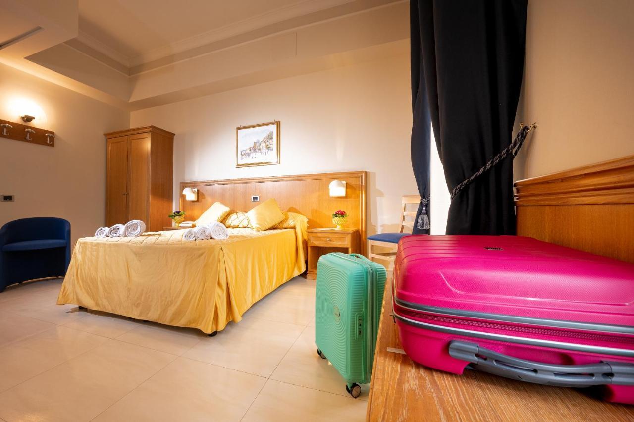 Hotel Sabbie D'Oro จีอาร์ดีนี นักซอส ภายนอก รูปภาพ