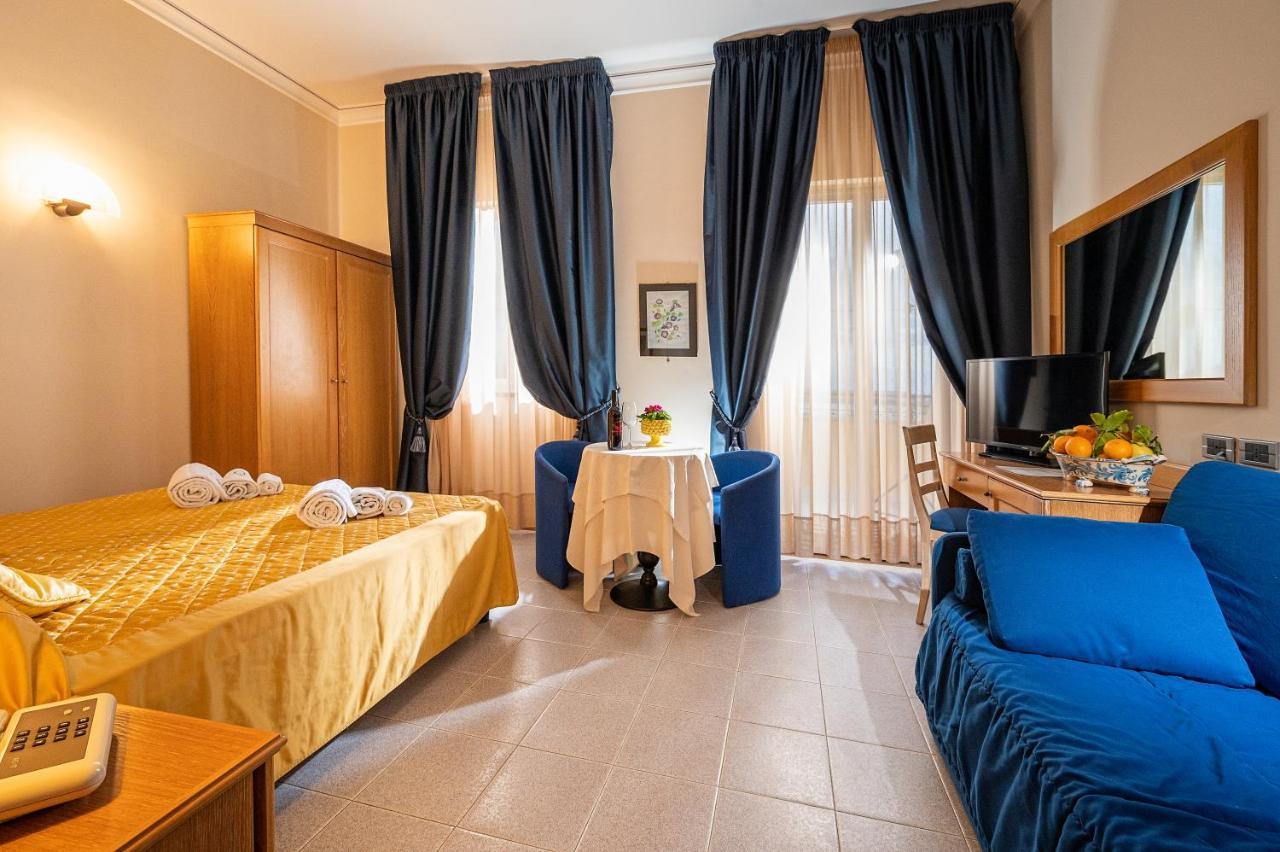 Hotel Sabbie D'Oro จีอาร์ดีนี นักซอส ภายนอก รูปภาพ