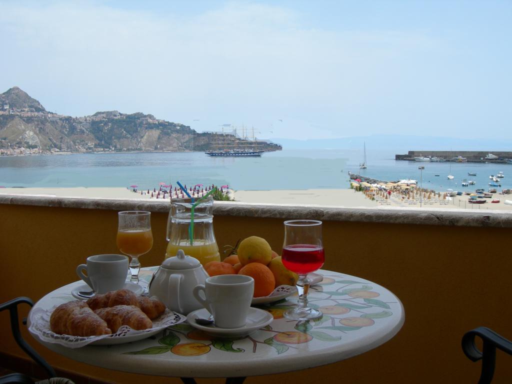 Hotel Sabbie D'Oro จีอาร์ดีนี นักซอส ภายนอก รูปภาพ